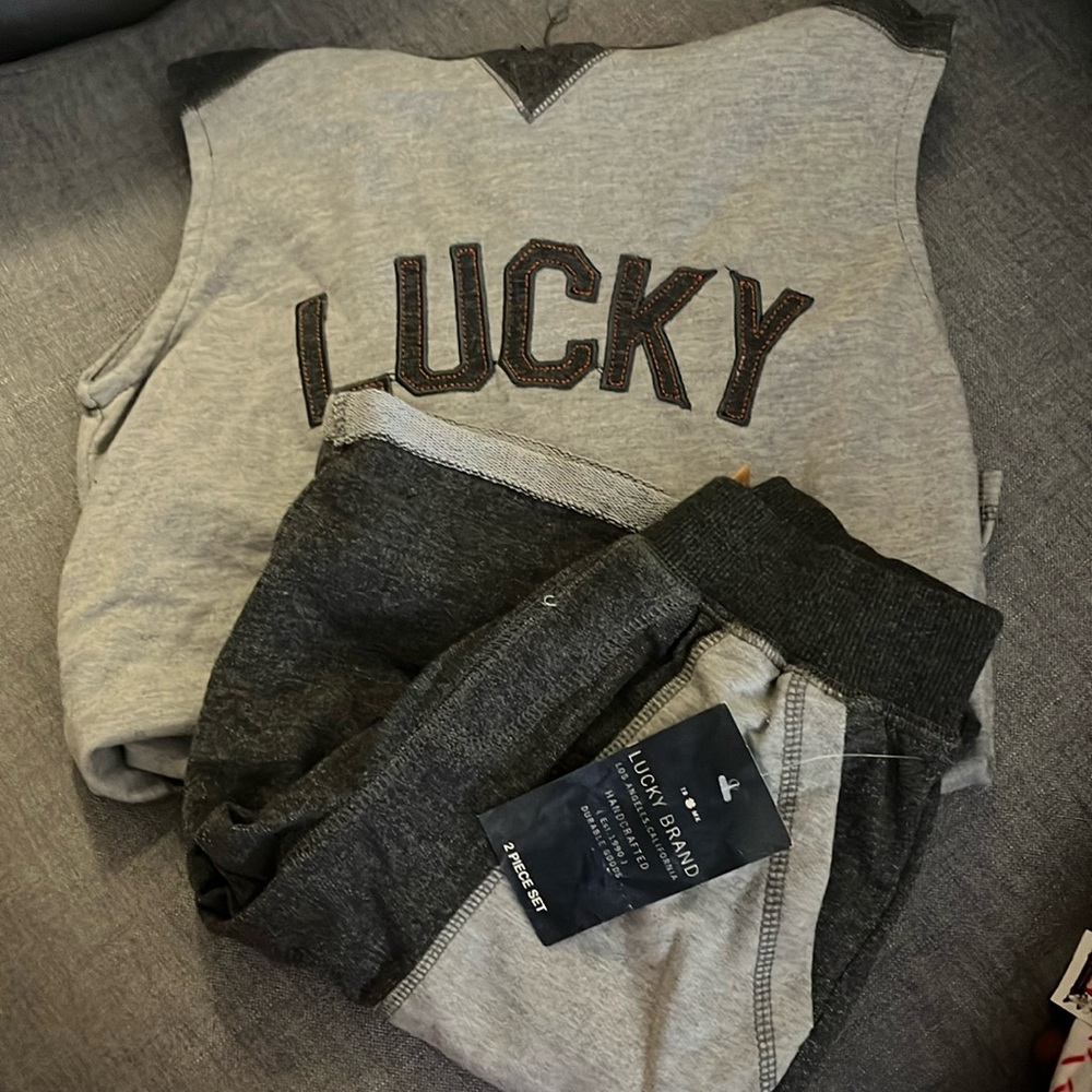 NWT LUCKY BRAND -ย Boys Sleeveless hoodie and shorts set - size 6